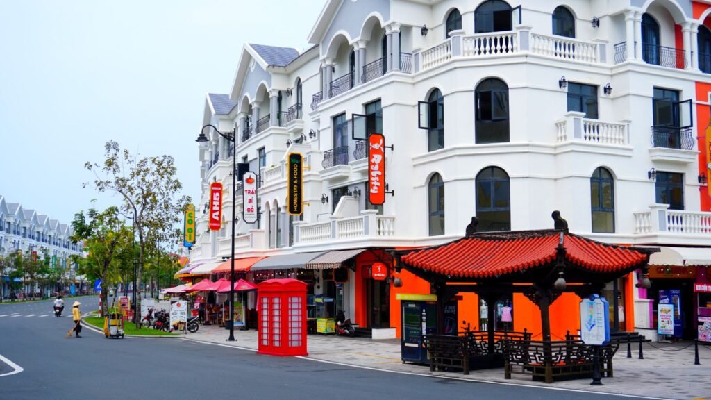 Alophuquoc Grand World Phú Quốc - hiện đại, màu sắc